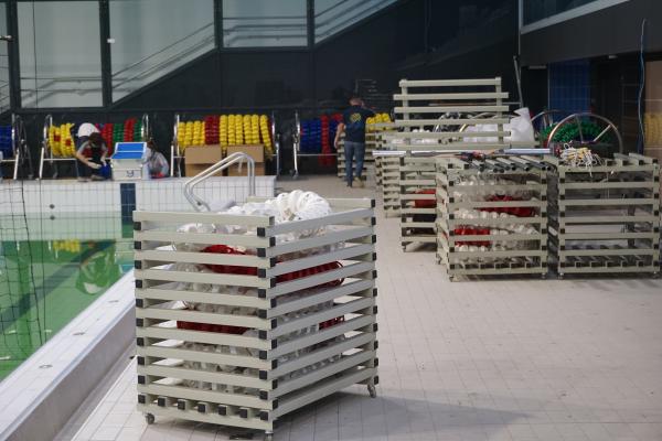 Műanyag pályaelválasztó tároló guritható 66  méter 100 mm átmérőjű kötélnek 2 db 33,33-as vízilabda oldalkötél